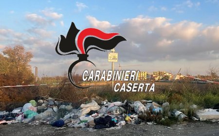 Tonnellate di rifiuti in strada
