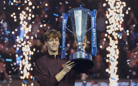 Atp Finals 2025, Sinner batte Alcaraz in due set e si conferma campione