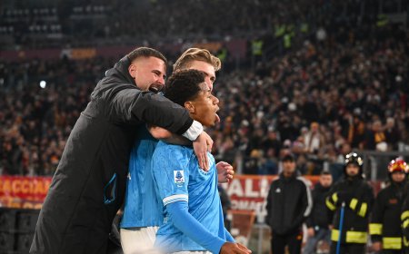 Roma–Napoli 0-1: Højlund inventa, Neres colpisce. Conte torna in vetta con l’artiglio delle grandi