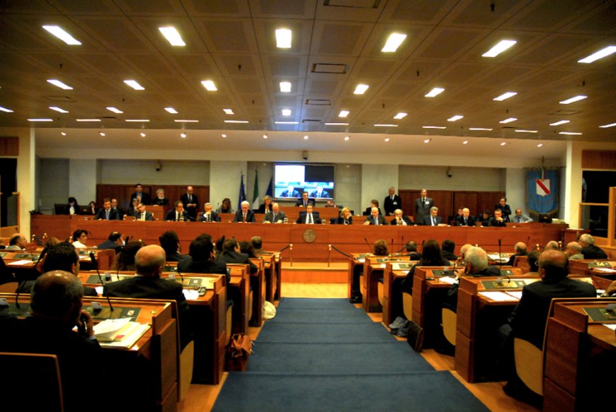 Regione Campania: tutti assolti i consiglieri nel processo sui rimborsi
