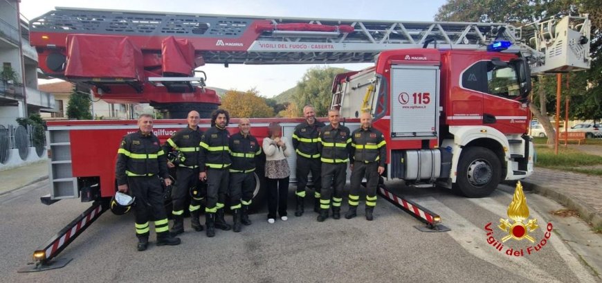 Pappagallino recuperato dai vigili del fuoco
