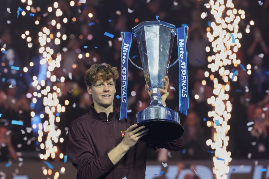 Atp Finals 2025, Sinner batte Alcaraz in due set e si conferma campione