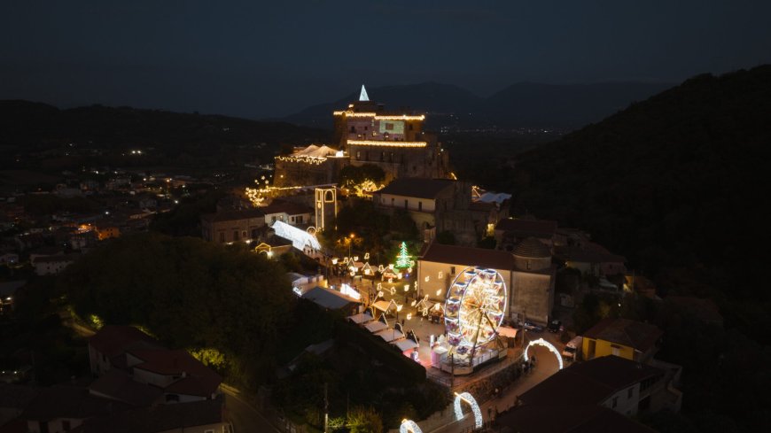 Cadeaux al Castello di Limatola 2025: magia del Natale e atmosfera circense