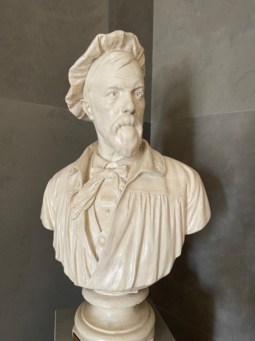 Onofrio Buccini, l’artista che ha scolpito la statua di Luigi Vanvitelli a Caserta