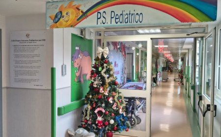 Caserta, la Polizia visita il reparto pediatrico