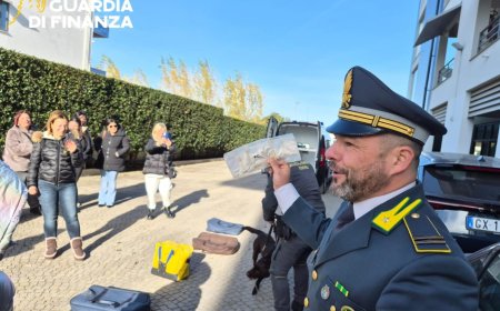 Aversa: bimbi di "Mondo blu onlus" finanzieri per un giormo