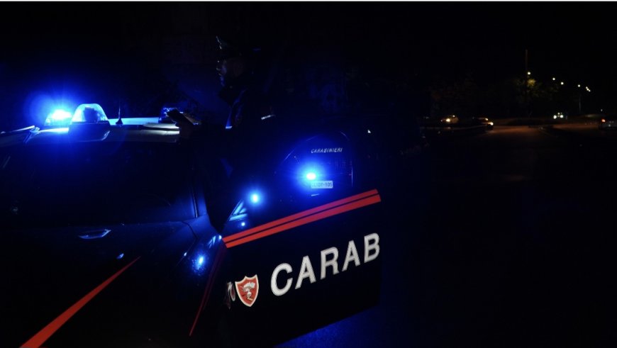 Minaccia con coltello barista e carabinieri: arresto a Sessa Aurunca