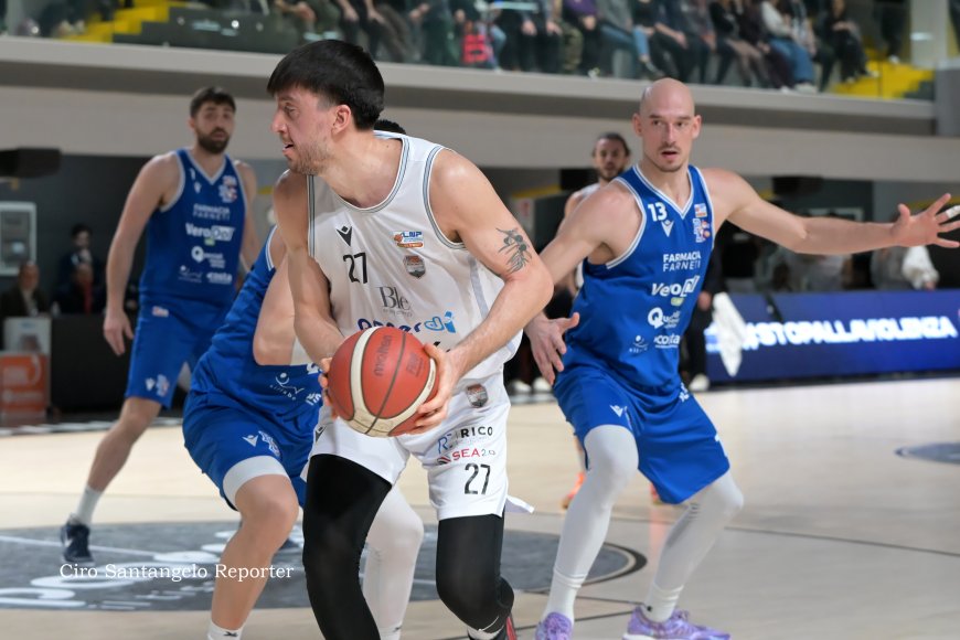 Juvecaserta travolge Livorno e aggancia la vetta