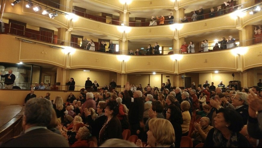 Regione Campania: selezione per direttore artistico del Teatro Trianon