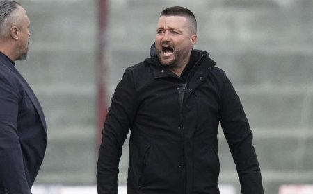 Coppitelli e Oukhadda festeggiano il 3-2 della Casertana sul Foggia
