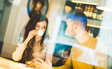 Primo appuntamento al bar: il caffè re del dating