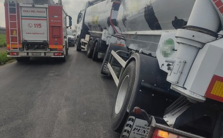 Pignataro Maggiore: autotreno sbilanciato, nessun ferito