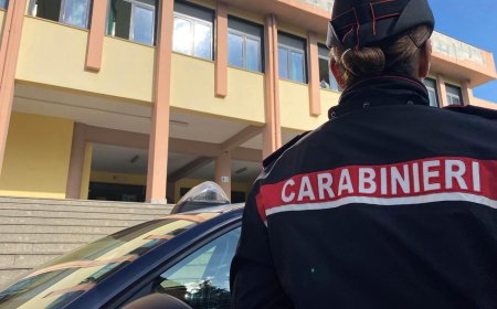 Frignano: Viola il divieto di avvicinamento alla moglie, arrestato