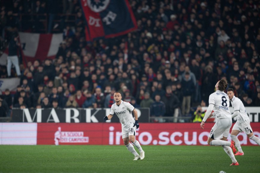 Napoli corsaro a Marassi: 3-2 al Genoa tra errori e cuore