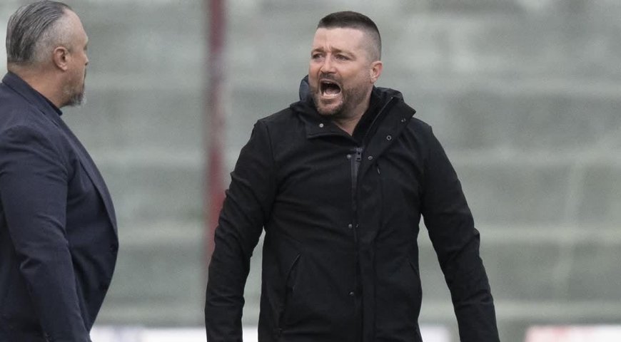 Coppitelli e Oukhadda festeggiano il 3-2 della Casertana sul Foggia