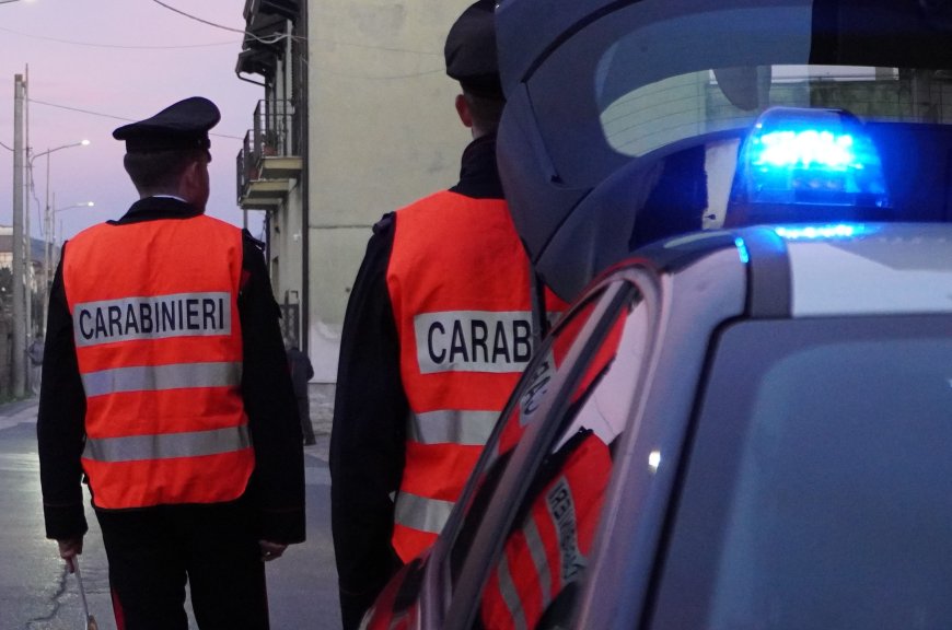 Parete: denunciato per abbandono rifiuti