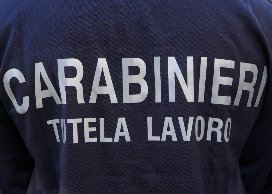Parete, tre irregolari: attività sospesa