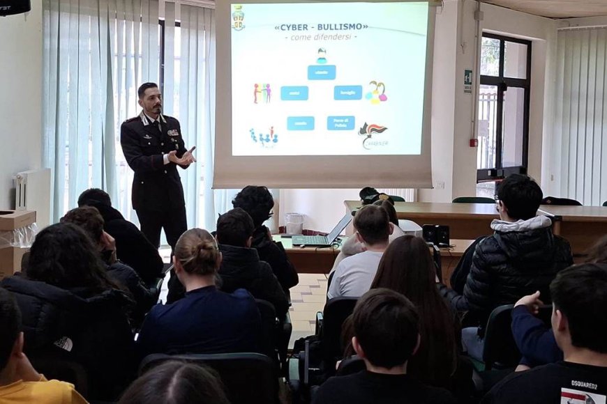 I.C. Aniello Calcara: a lezione di legalità con i Carabinieri