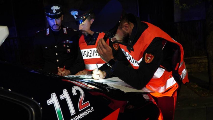 Spaccia ai domiciliari: arrestato